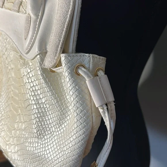 Hot in Hollywood genuine leather purse - Picture 5 of 7